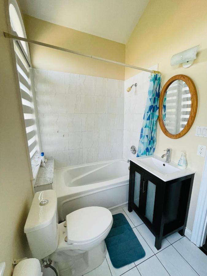 Jazzy Home Stay Mississauga Buitenkant foto